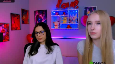 Snapshot of elani_grey chatting on 02.26.26 elani online show from 02.26.26