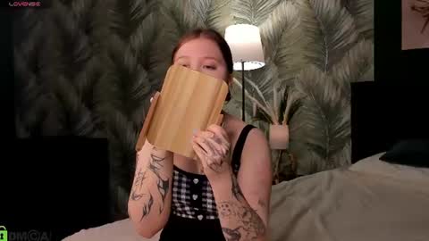 Snapshot of elara_irving chatting on 07.17.26 Elly online show from 07.17.26