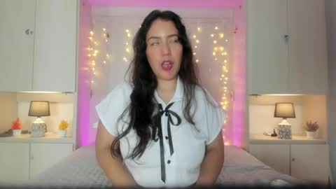 Snapshot of elarey_ chatting on 05.02.26 elarey_ online show from 05.02.26