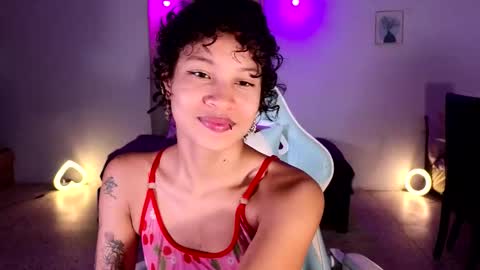 Snapshot of elaseles23 chatting on 09.17.25 elaseles23 online show from 09.17.25