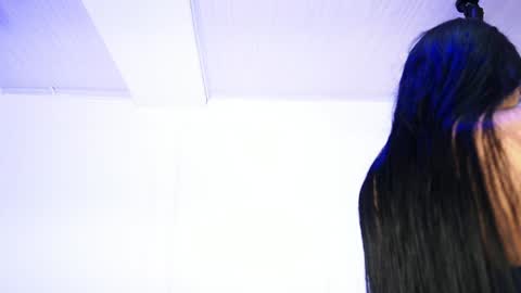 Elasummeer online show from 01.14.25