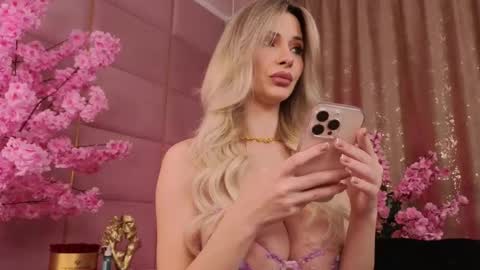 Eleine online show from 11.25.25