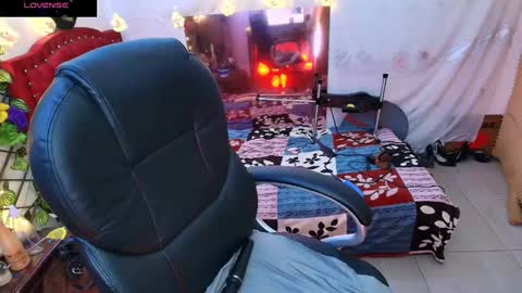 Snapshot of elektra_91 chatting on 01.25.25 elektra online show from 01.25.25