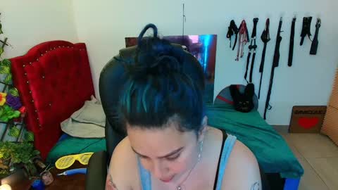 Snapshot of elektra_91 chatting on 02.16.25 elektra online show from 02.16.25