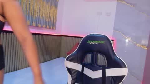 elena_wolff online show from 11.04.25