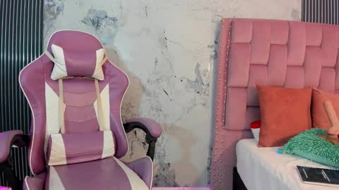 elena_wolff online show from 12.15.25