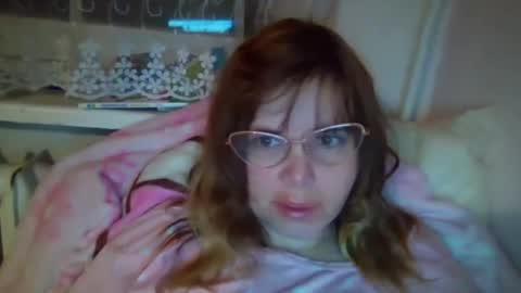 Snapshot of elenaflirt chatting on 12.04.25 Elena online show from 12.04.25