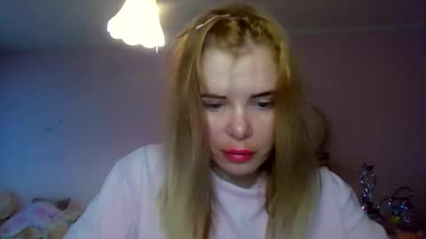 Snapshot of elenaflirt chatting on 12.19.25 Elena online show from 12.19.25