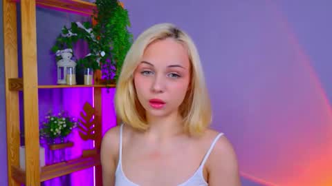 Snapshot of elenamonroe_ chatting on 03.13.26 elenamonroe_ online show from 03.13.26