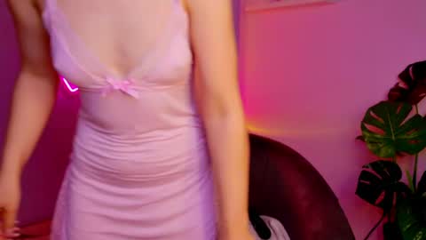Snapshot of elenamonroe_ chatting on 04.11.26 elenamonroe_ online show from 04.11.26