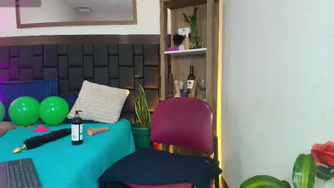 elenna_boobs_ online show from 03.17.26