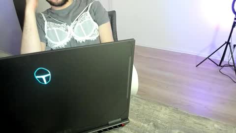 Snapshot of elf_cats chatting on 12.16.25 elf_cats online show from 12.16.25