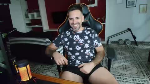 Snapshot of elfetas chatting on 12.14.24 elfetas online show from 12.14.24