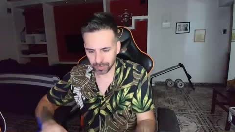 Snapshot of elfetas chatting on 12.19.24 elfetas online show from 12.19.24