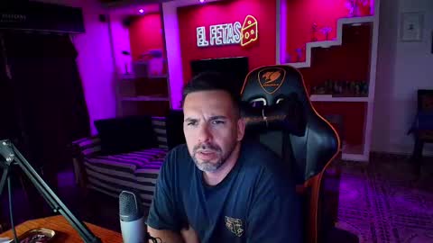 Snapshot of elfetas chatting on 10.20.25 elfetas online show from 10.20.25