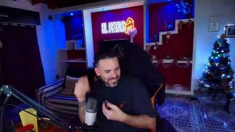 Snapshot of elfetas chatting on 12.18.25 elfetas online show from 12.18.25