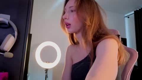 Snapshot of elfiecollins chatting on 05.19.26 Elfie online show from 05.19.26