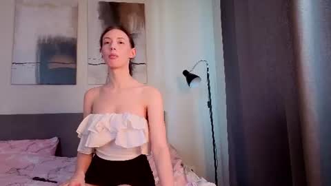 Elfie online show from 06.24.26
