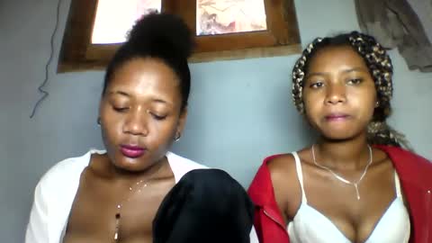 elia011 online show from 01.25.25