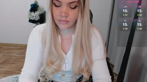 Snapshot of elia_ chatting on 12.19.24 Ella online show from 12.19.24