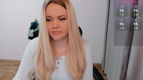 Snapshot of elia_ chatting on 12.25.24 Ella online show from 12.25.24