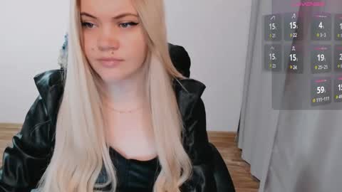Snapshot of elia_ chatting on 01.06.25 Ella online show from 01.06.25
