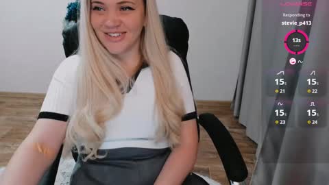 Snapshot of elia_ chatting on 01.15.25 Ella online show from 01.15.25
