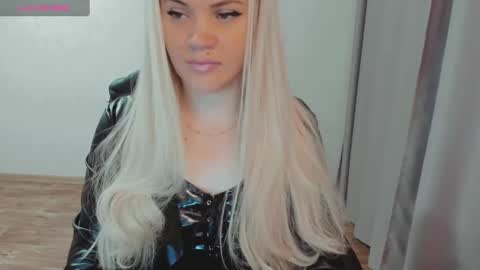 Snapshot of elia_ chatting on 02.03.25 Ella online show from 02.03.25