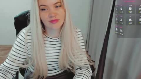 Snapshot of elia_ chatting on 10.11.25 Ella online show from 10.11.25