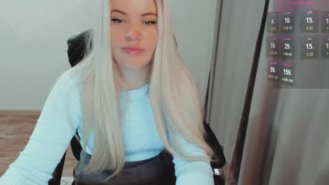 Snapshot of elia_ chatting on 10.14.25 Ella online show from 10.14.25