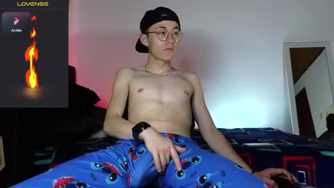 Snapshot of elian_cooper18 chatting on 12.10.24 Elian online show from 12.10.24