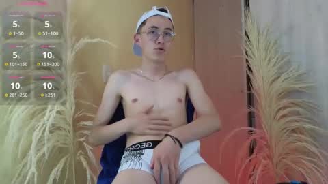 Snapshot of elian_cooper18 chatting on 01.26.25 Elian online show from 01.26.25