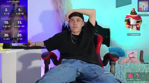 Snapshot of elian_cooper18 chatting on 11.06.25 Elian online show from 11.06.25