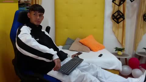 Snapshot of eliasblue chatting on 03.05.25 E L I A S online show from 03.05.25