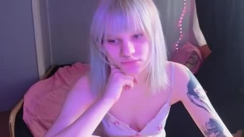 elieiza_xo online show from 04.07.26