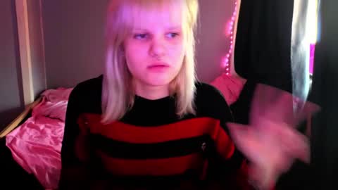 elieiza_xo online show from 04.18.26