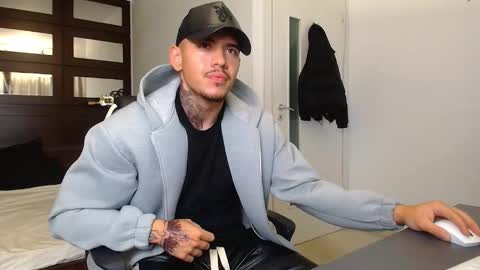 Snapshot of elijahthorne chatting on 02.05.26 ElijahThorne online show from 02.05.26