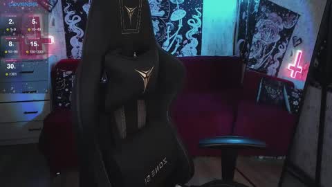 Snapshot of elika_kay chatting on 02.21.25 MORE ME online show from 02.21.25