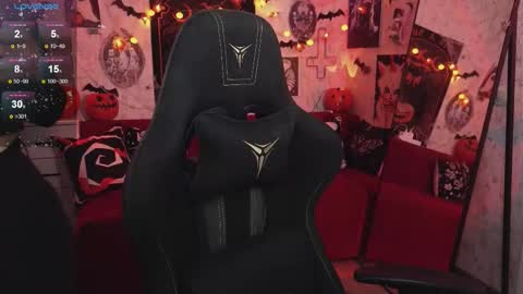 Snapshot of elika_kay chatting on 10.17.25 MORE ME online show from 10.17.25