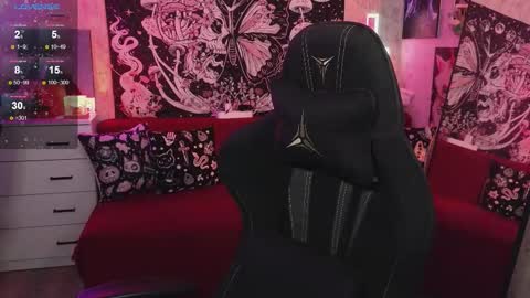 Snapshot of elika_kay chatting on 11.09.25 MORE ME online show from 11.09.25