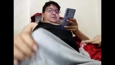 Snapshot of elimposstor chatting on 11.30.25 elimposstor online show from 11.30.25