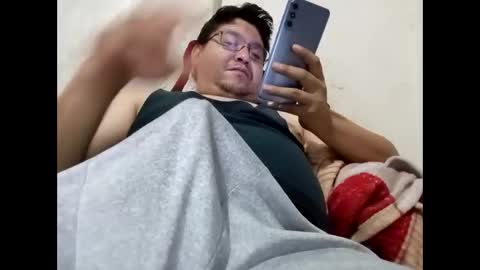 Snapshot of elimposstor chatting on 12.05.25 elimposstor online show from 12.05.25