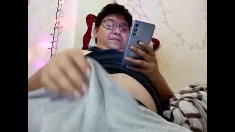 Snapshot of elimposstor chatting on 12.17.25 elimposstor online show from 12.17.25