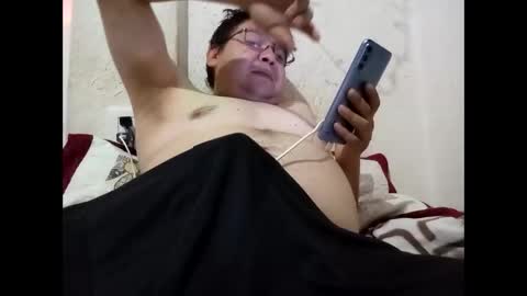 Snapshot of elimposstor chatting on 12.20.25 elimposstor online show from 12.20.25