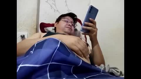 Snapshot of elimposstor chatting on 12.22.25 elimposstor online show from 12.22.25