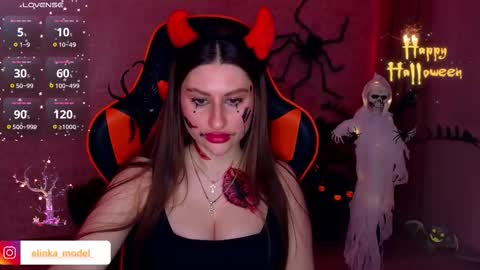 Elina online show from 10.31.25