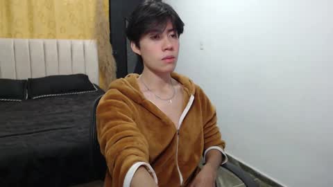 Snapshot of elio_collem chatting on 12.23.24 ELIO online show from 12.23.24