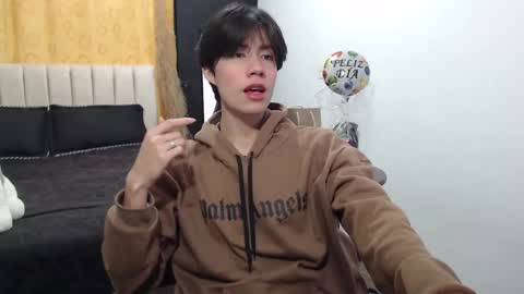 Snapshot of elio_collem chatting on 01.04.25 ELIO online show from 01.04.25