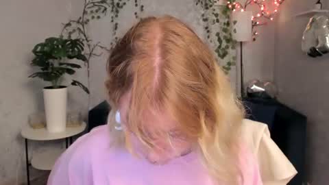 Snapshot of elira_vane chatting on 06.22.26 Elira Vane online show from 06.22.26