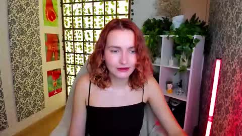 Snapshot of elis_cherry chatting on 09.13.25 Elis online show from 09.13.25
